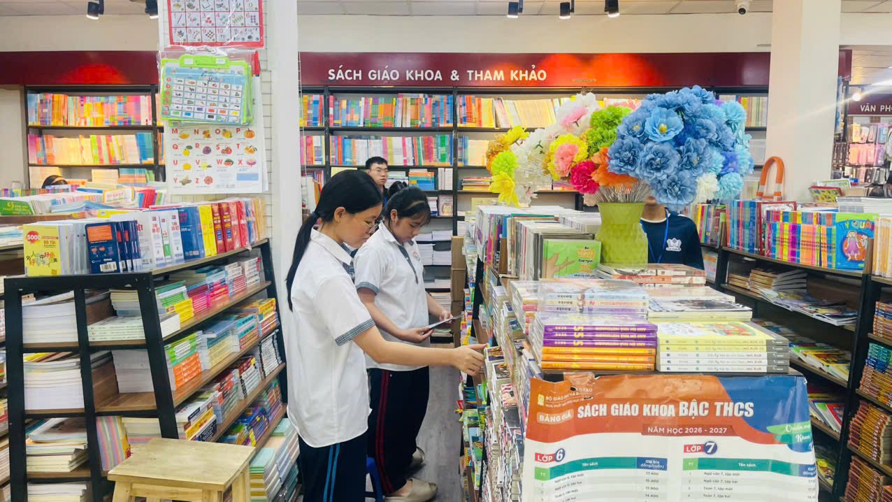 Bộ Giáo dục và Đào tạo khẳng định không xây dựng lại Chương trình và sách giáo khoa từ đầu. Bộ Giáo dục và Đào tạo khẳng định không xây dựng lại Chương trình và sách giáo khoa từ đầu.
