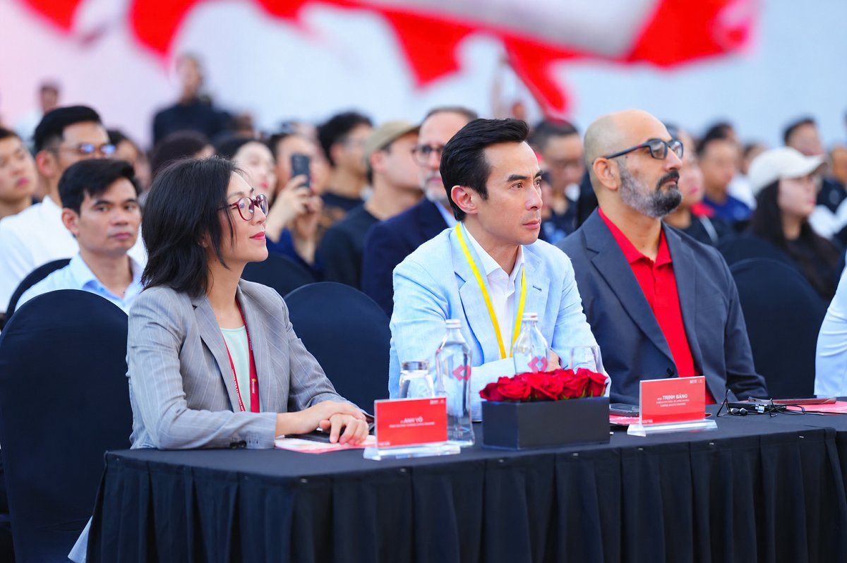 Từ trái sang phải: Bà Anh Võ - Tổng Giám đốc Công ty Sunrise Events Vietnam, ông Trịnh Bằng - Đồng sáng lập và Chủ tịch công ty Sunrise Events Vietnam