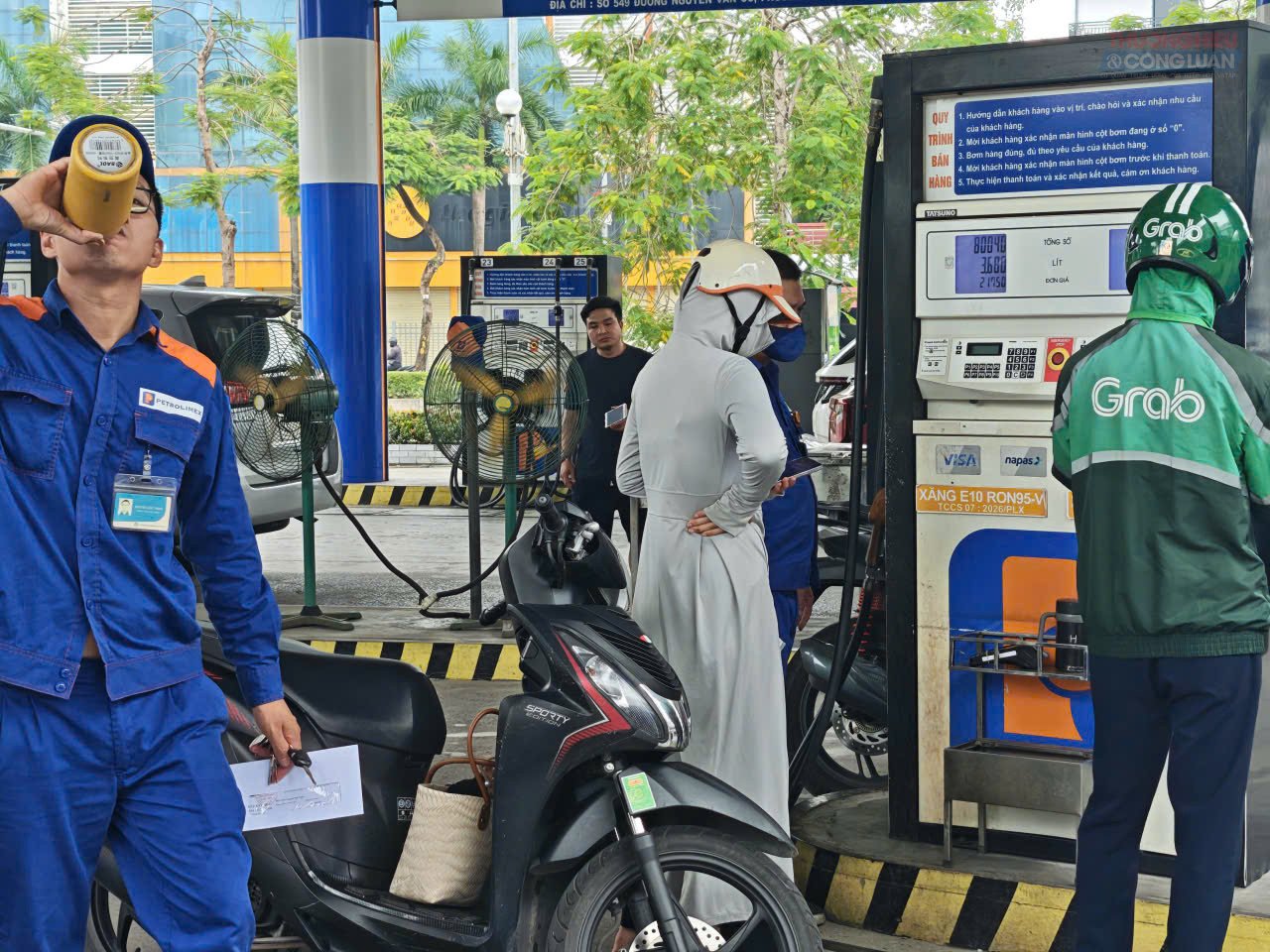 Chính sách thuế ưu đãi đối với xăng, dầu và nhiên liệu bay được kéo dài đến hết ngày 31/12/2026 nhằm hỗ trợ ổn định thị trường. Chính sách thuế ưu đãi đối với xăng, dầu và nhiên liệu bay được kéo dài đến hết ngày 31/12/2026 nhằm hỗ trợ ổn định thị trường.