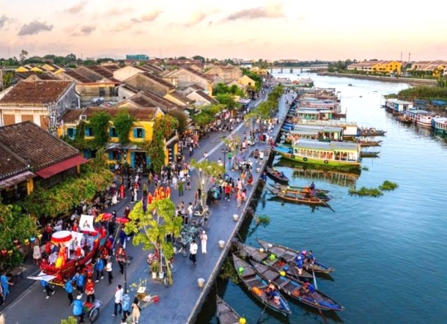Hoạt động du lịch tiếp tục duy trì mức tăng trưởng. Hoạt động du lịch tiếp tục duy trì mức tăng trưởng.