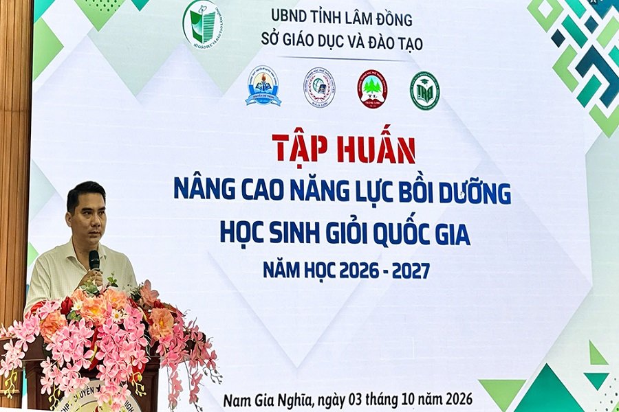 Ông Phan Thanh Hải, Phó Giám đốc Sở Giáo dục và Đào tạo phát biểu chỉ đạo tại lớp tập huấn. Ông Phan Thanh Hải, Phó Giám đốc Sở Giáo dục và Đào tạo phát biểu chỉ đạo tại lớp tập huấn.