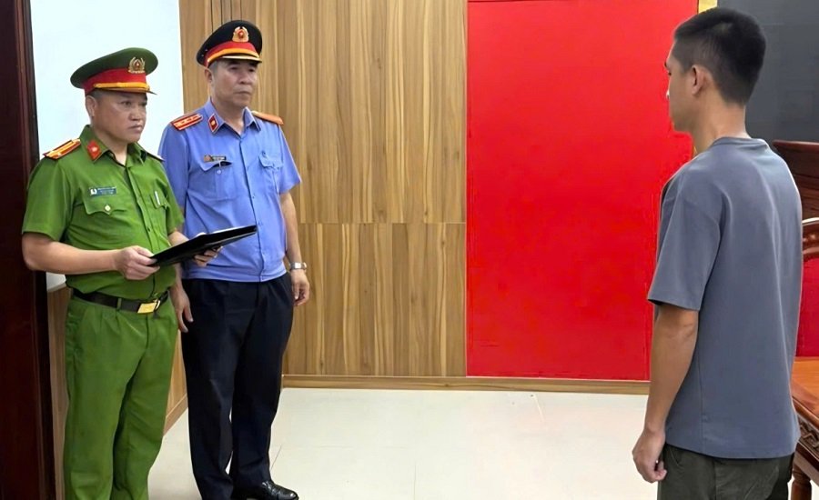 Cơ quan điều tra tống đạt quyết định khởi tố đối với bị can Cơ quan điều tra tống đạt quyết định khởi tố đối với bị can