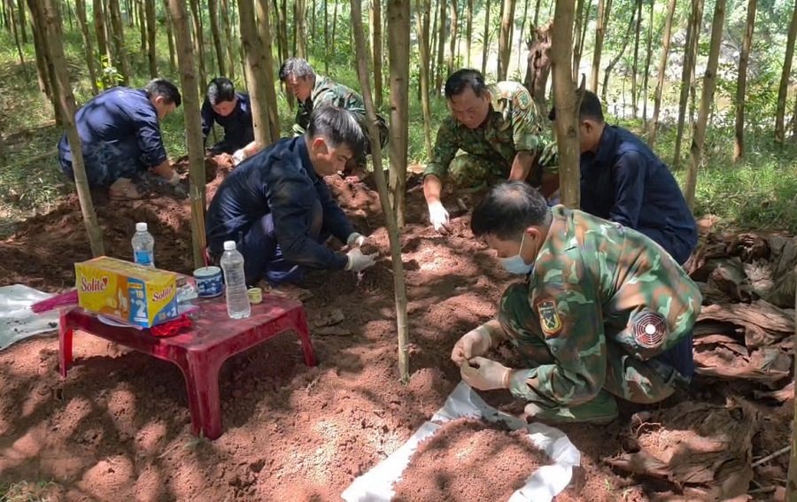 Đội tìm kiếm, quy tập hài cốt liệt sĩ số 1 vừa tìm thấy và quy tập thêm 3 hài cốt liệt sĩ ở bản Bãi Dinh Đội tìm kiếm, quy tập hài cốt liệt sĩ số 1 vừa tìm thấy và quy tập thêm 3 hài cốt liệt sĩ ở bản Bãi Dinh