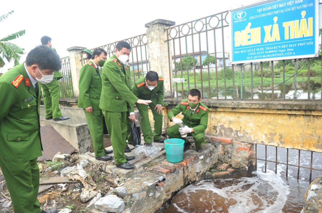 Trong 9 tháng năm 2026, các cơ quan chức năng đã xử lý 11.182 vụ vi phạm môi trường, với tổng số tiền phạt hơn 206,6 tỷ đồng. Ảnh: mps.gov.vn Trong 9 tháng năm 2026, các cơ quan chức năng đã xử lý 11.182 vụ vi phạm môi trường, với tổng số tiền phạt hơn 206,6 tỷ đồng. Ảnh: mps.gov.vn