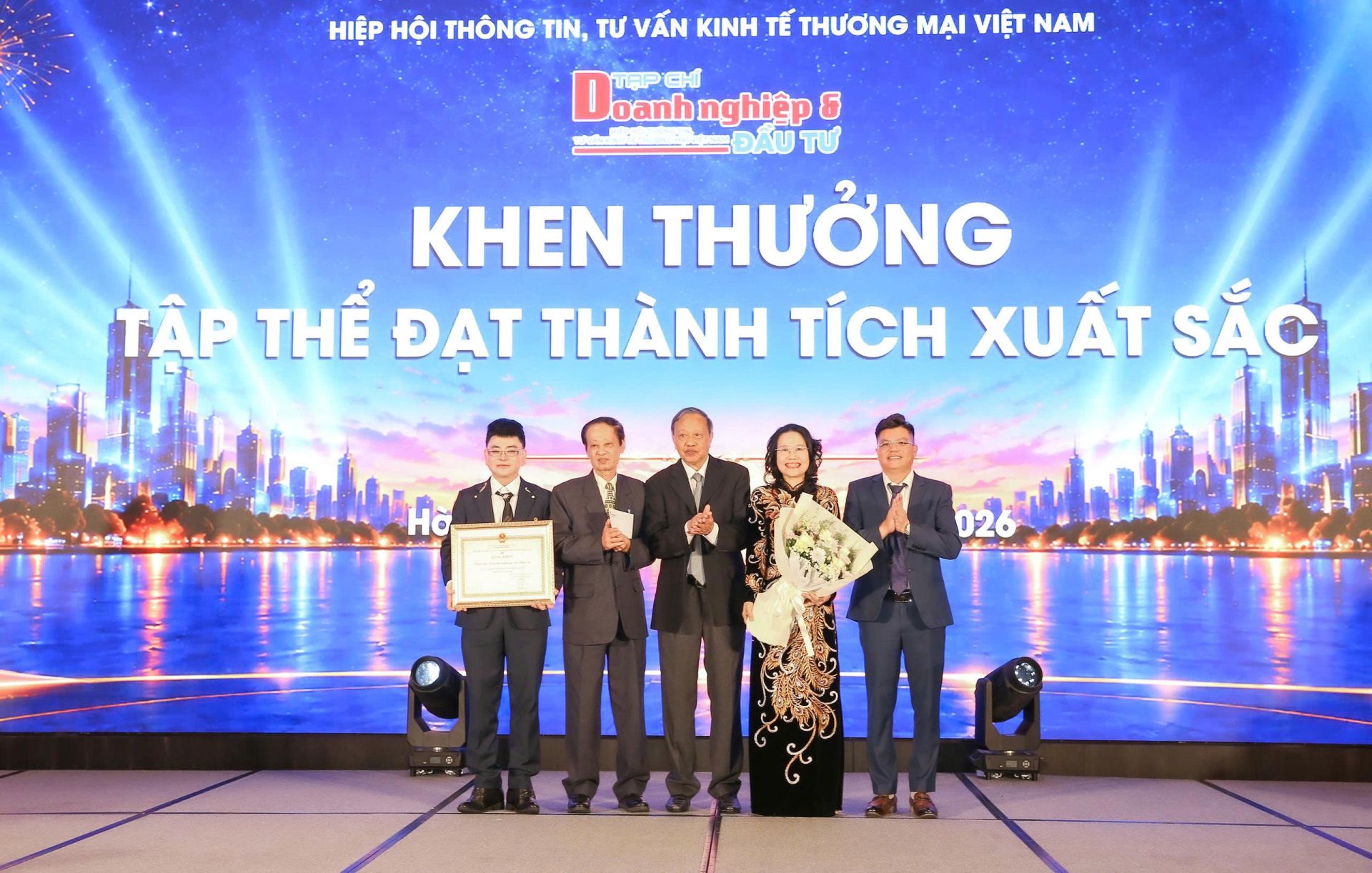 Trao Bằng khen cho Tạp ch&iacute; Doanh nghiệp v&agrave; Đầu tư c&ugrave;ng c&aacute;c c&aacute; nh&acirc;n c&oacute; th&agrave;nh t&iacute;ch xuất sắc trong nhiệm kỳ 2020 - 2025