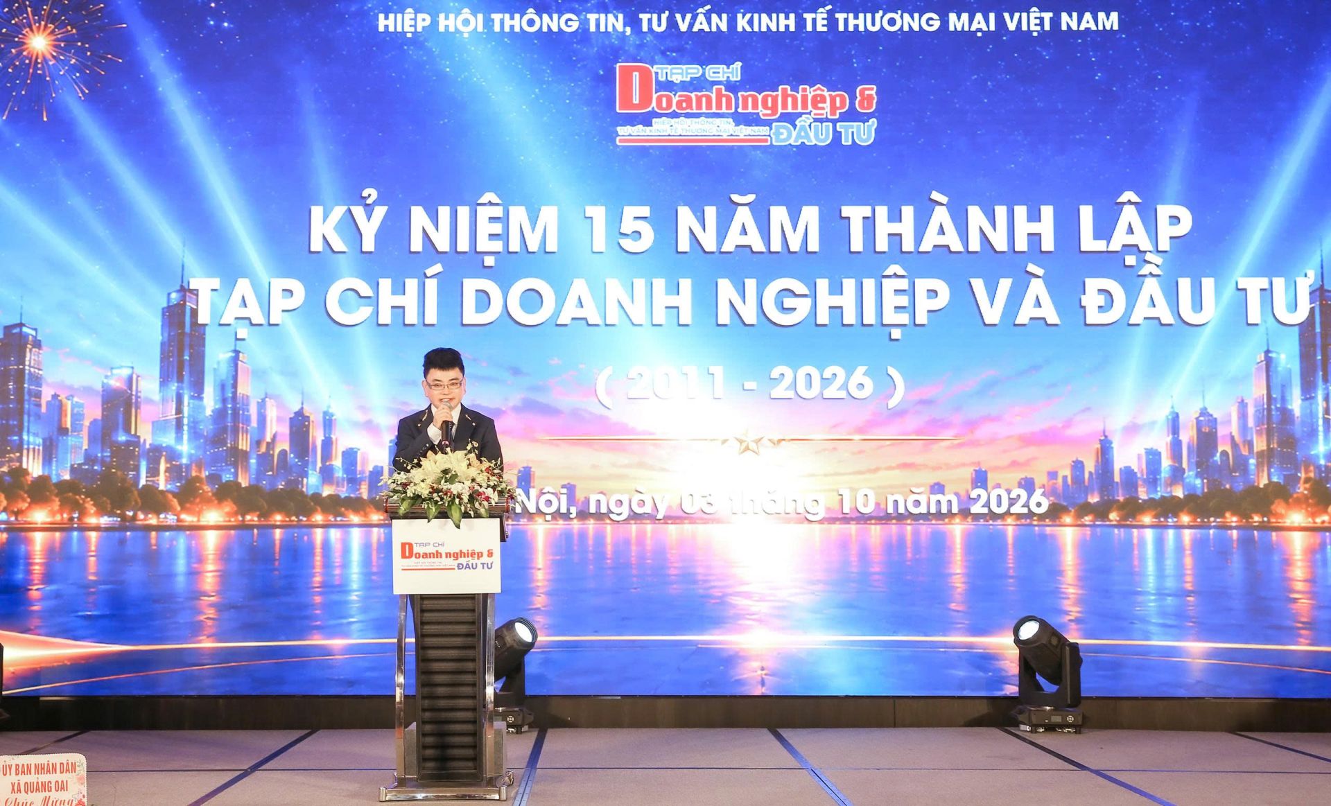 ThS. nh&agrave; b&aacute;o Đ&agrave;o B&igrave;nh, Tổng Bi&ecirc;n tập Tạp ch&iacute; Doanh nghiệp v&agrave; Đầu tư ph&aacute;t biểu tại lễ kỉ niệm