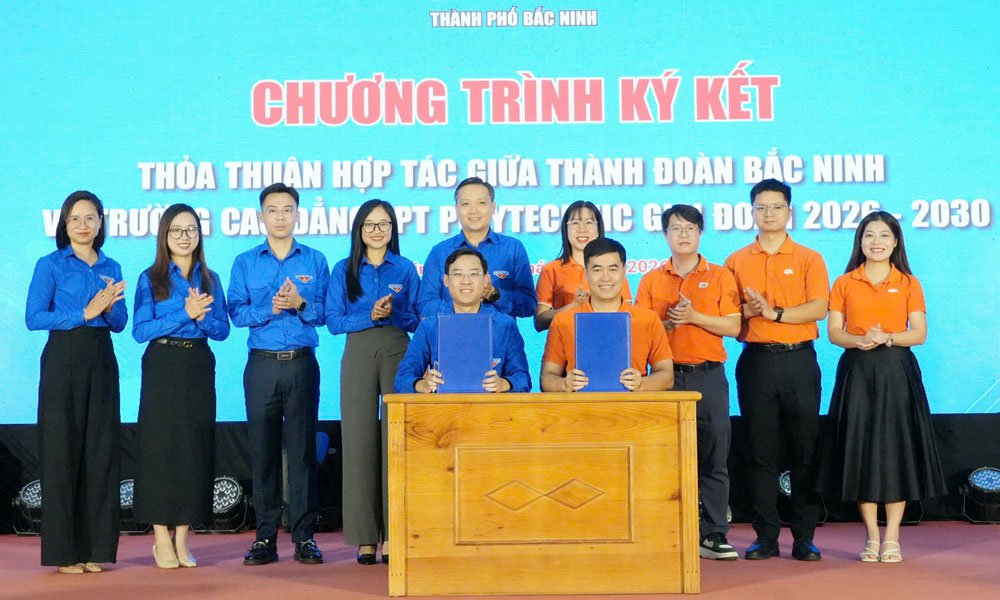 Thành đoàn và Trường Cao đẳng FPT Polytechnic ký kết chương trình hợp tác. Thành đoàn và Trường Cao đẳng FPT Polytechnic ký kết chương trình hợp tác.