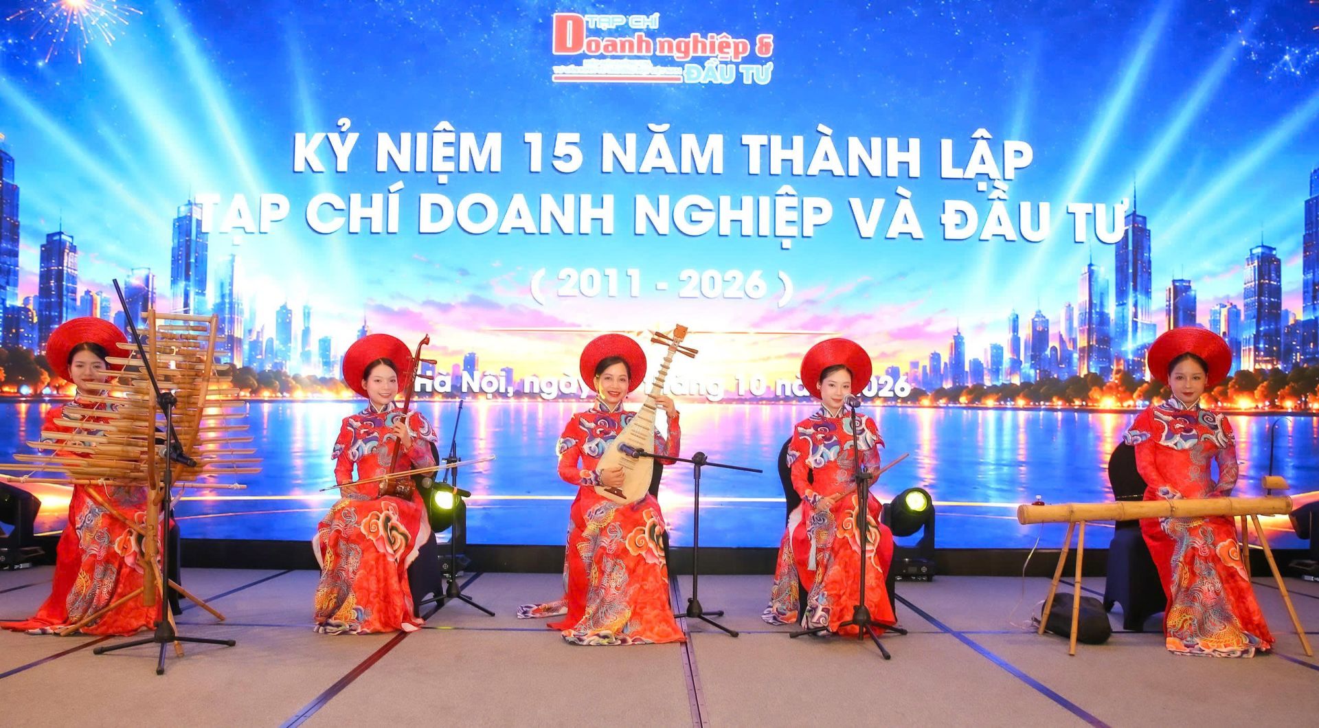 Văn nghệ ch&agrave;o mừng kỉ niệm 15 năm th&agrave;nh lập Tạp ch&iacute; Doanh nghiệp v&agrave; Đầu tư