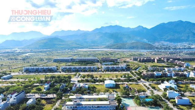 Nhiều khối nhà trong dự án bị bỏ hoang nhiều năm qua. Ảnh: Hoàng Hữu Gia Bảo. Nhiều khối nhà trong dự án bị bỏ hoang nhiều năm qua. Ảnh: Hoàng Hữu Gia Bảo.