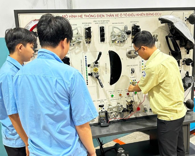 Nh&agrave; gi&aacute;o tham gia hội giảng tr&ecirc;n cơ sở tự nguyện, ph&ugrave; hợp với nhu cầu ph&aacute;t triển chuy&ecirc;n m&ocirc;n v&agrave; điều kiện thực tế. Ảnh minh họa