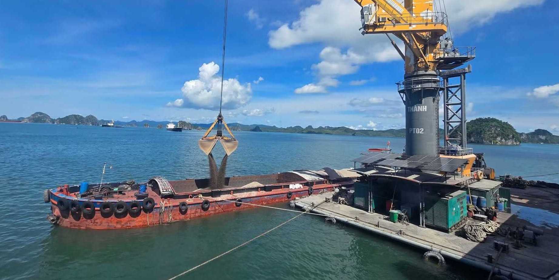 Đến tháng 9/2026, đã có 4 doanh nghiệp nhập khẩu đá xây dựng mở 6 tờ khai nhập khẩu mặt hàng này, với tổng lượng 170.000 tấn qua Hải quan cửa khẩu cảng Cẩm Phả Đến tháng 9/2026, đã có 4 doanh nghiệp nhập khẩu đá xây dựng mở 6 tờ khai nhập khẩu mặt hàng này, với tổng lượng 170.000 tấn qua Hải quan cửa khẩu cảng Cẩm Phả