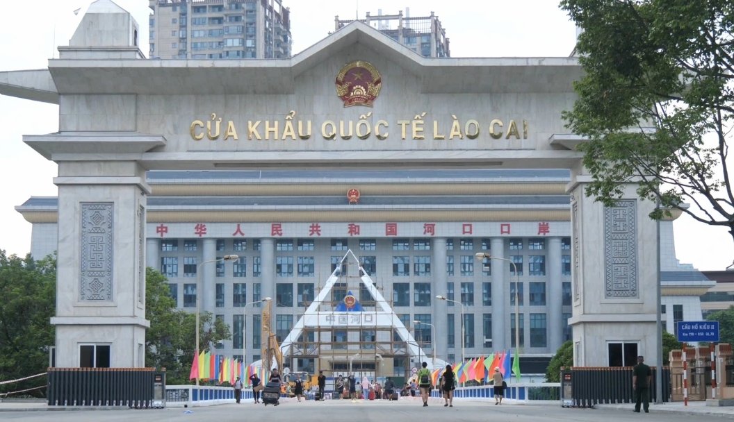 Triển khai b&agrave;i to&aacute;n lớn số 05 - L&agrave;o Cai định h&igrave;nh h&agrave;nh lang kinh tế xuy&ecirc;n &Aacute;, ph&aacute;t triển hệ sinh th&aacute;i cửa khẩu th&ocirc;ng minh tại lối th&ocirc;ng quan cầu đường bộ Kim Th&agrave;nh v&agrave; lối th&ocirc;ng quan Bản Vược được x&aacute;c định l&agrave; hạt nh&acirc;n