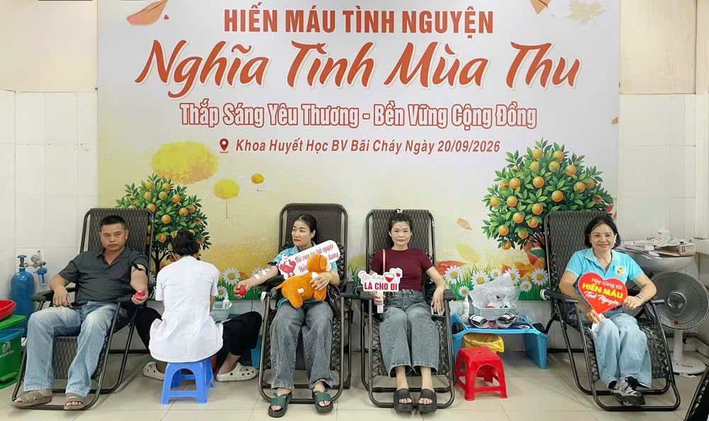 C&aacute;c t&igrave;nh nguyện vi&ecirc;n tham gia hiến m&aacute;u t&igrave;nh nguyện 