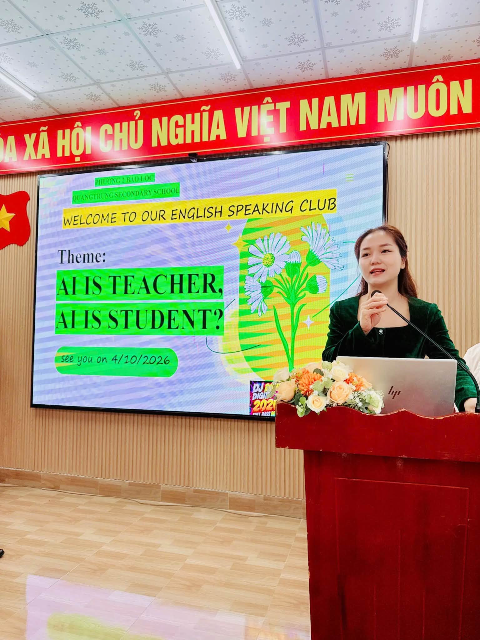 Cô Trịnh Kim Phượng, Phó Hiệu trưởng Trường THCS Quang Trung phát biểu tại buổi sinh hoạt. Cô Trịnh Kim Phượng, Phó Hiệu trưởng Trường THCS Quang Trung phát biểu tại buổi sinh hoạt.