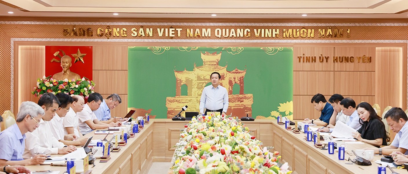 Bí thư Tỉnh ủy Hưng Yên, Trưởng ban Chỉ đạo tỉnh Hưng Yên chủ trì phiên họp. Bí thư Tỉnh ủy Hưng Yên, Trưởng ban Chỉ đạo tỉnh Hưng Yên chủ trì phiên họp.