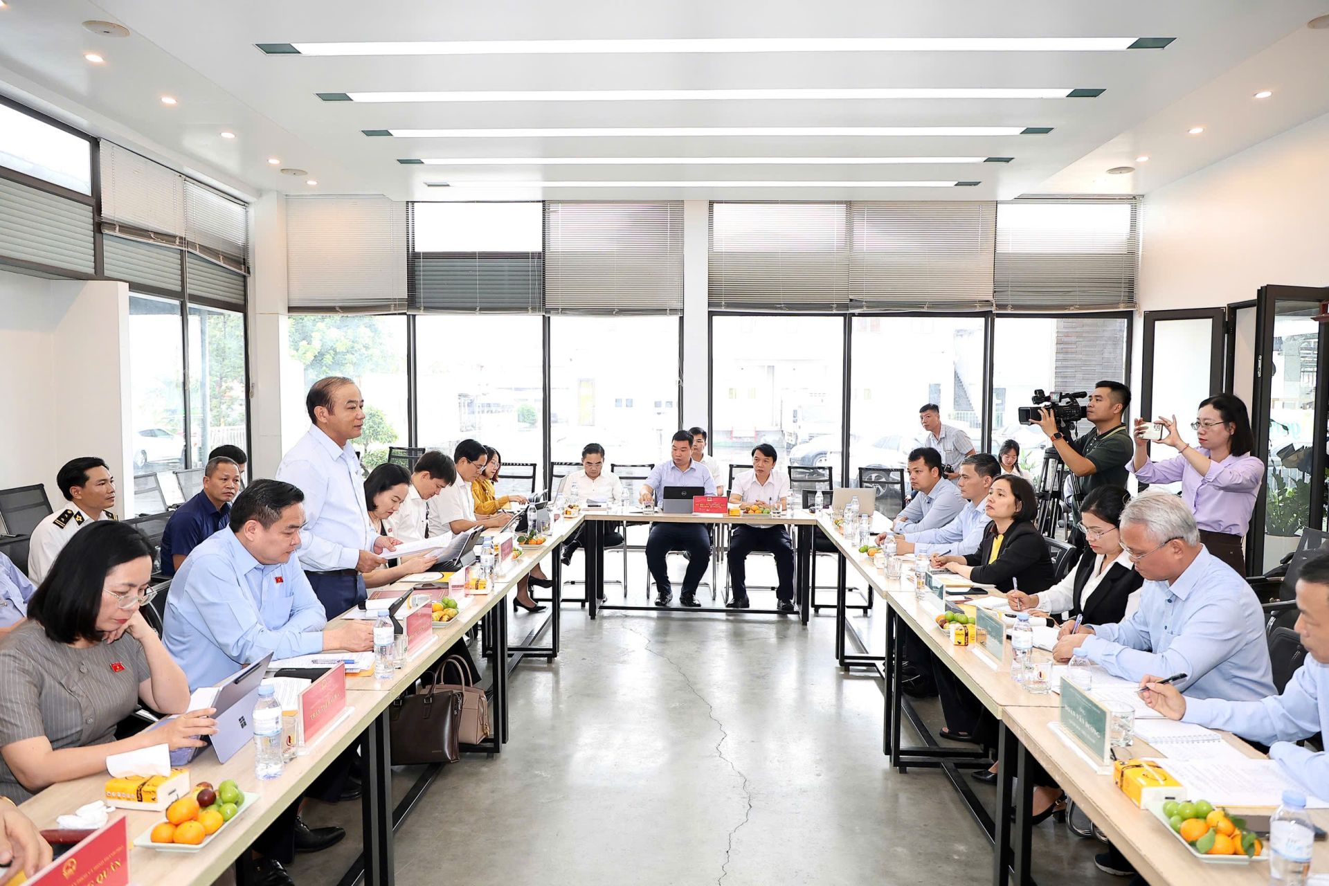 Ph&oacute; Trưởng đo&agrave;n chuy&ecirc;n tr&aacute;ch Đo&agrave;n đại biểu Quốc hội th&agrave;nh phố L&atilde; Thanh T&acirc;n ph&aacute;t biểu kết luận cuộc l&agrave;m việc.