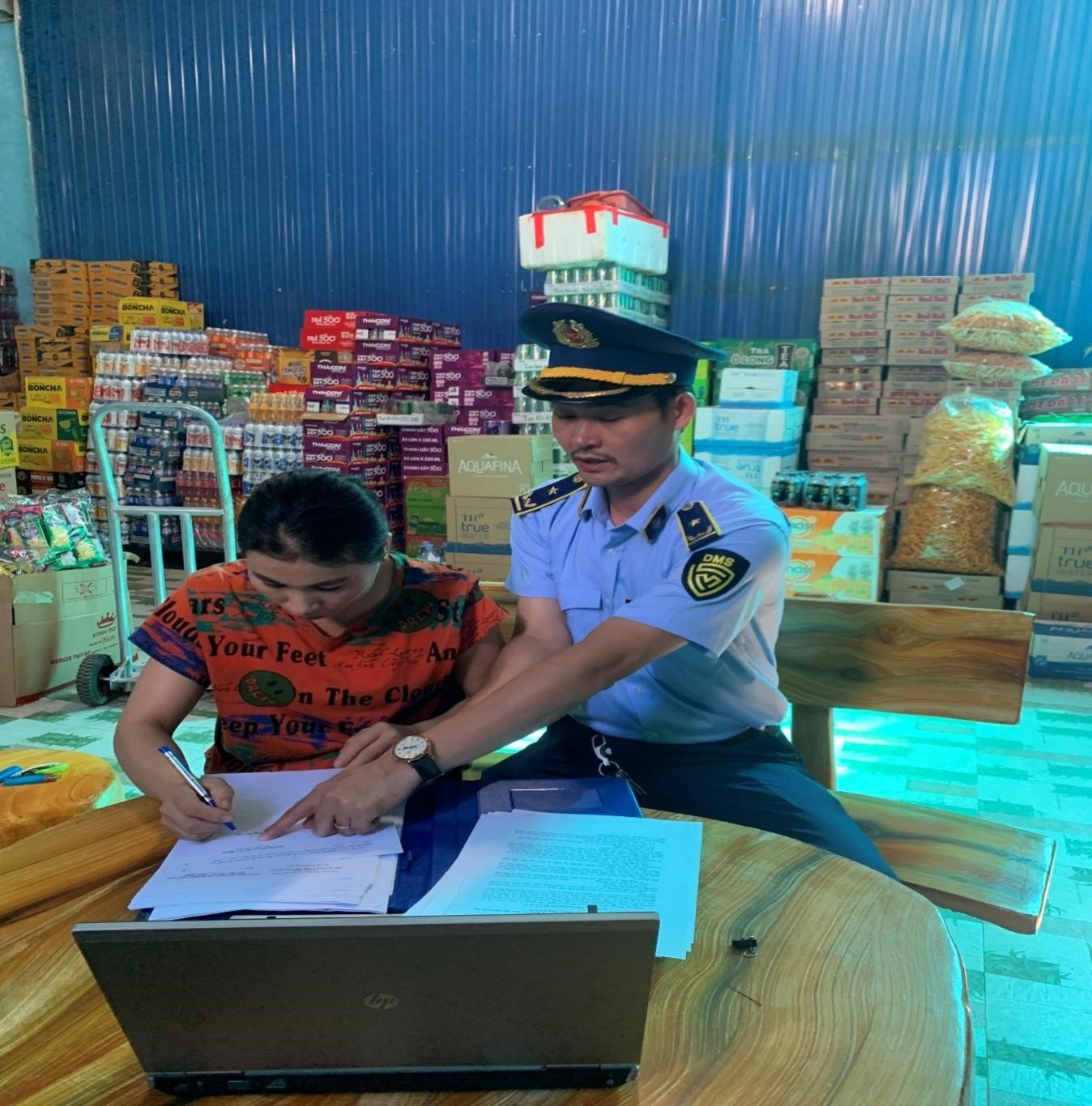 Lực lượng QLTT tỉnh Thanh H&oacute;a kiểm tra