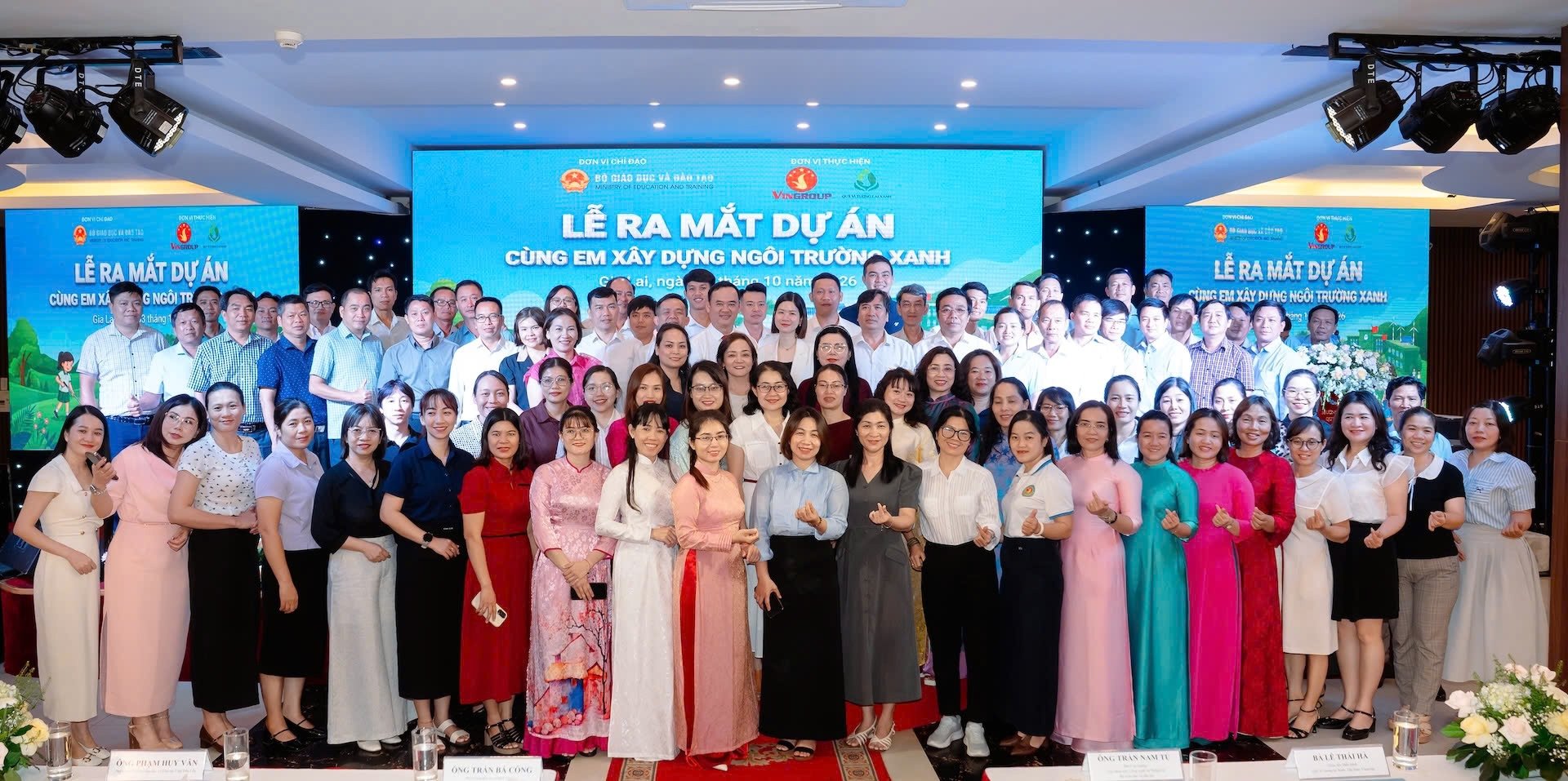 Đại diện c&aacute;c trường học tham gia buổi c&ocirc;ng bố dự &aacute;n. Ban tổ chức cho biết dự &aacute;n đặt mục ti&ecirc;u thu h&uacute;t 200 trường tham gia mạng lưới trường học xanh tr&ecirc;n cả nước. Ảnh: BTC.
