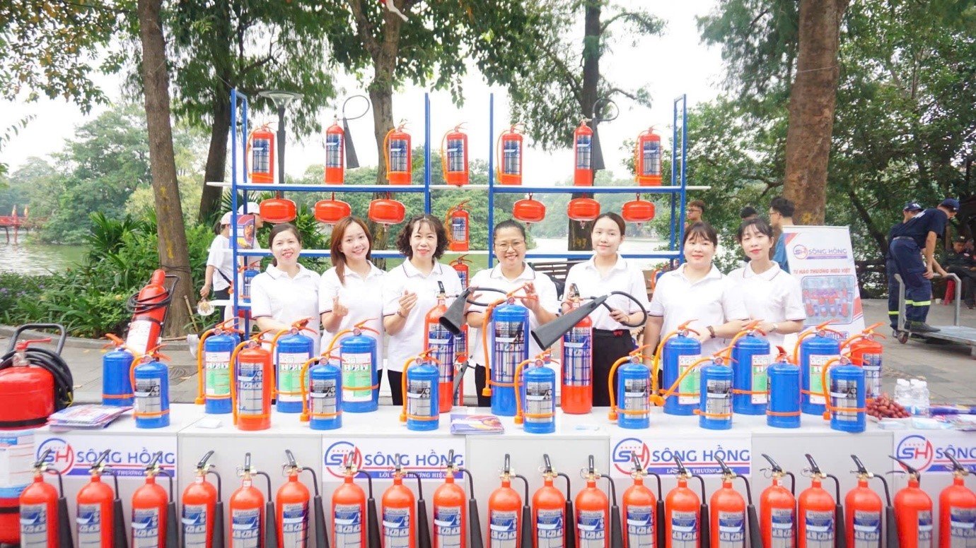 Sản phẩm bình chữa cháy Sông Hồng của Công ty Cổ phần Sản xuất thiết bị phòng cháy chữa cháy Thái Dương được lựa chọn nhân dịp thực tế này. (Ảnh: Công ty Cổ phần Sản xuất thiết bị phòng cháy chữa cháy Thái Dương) Sản phẩm bình chữa cháy Sông Hồng của Công ty Cổ phần Sản xuất thiết bị phòng cháy chữa cháy Thái Dương được lựa chọn nhân dịp thực tế này. (Ảnh: Công ty Cổ phần Sản xuất thiết bị phòng cháy chữa cháy Thái Dương)