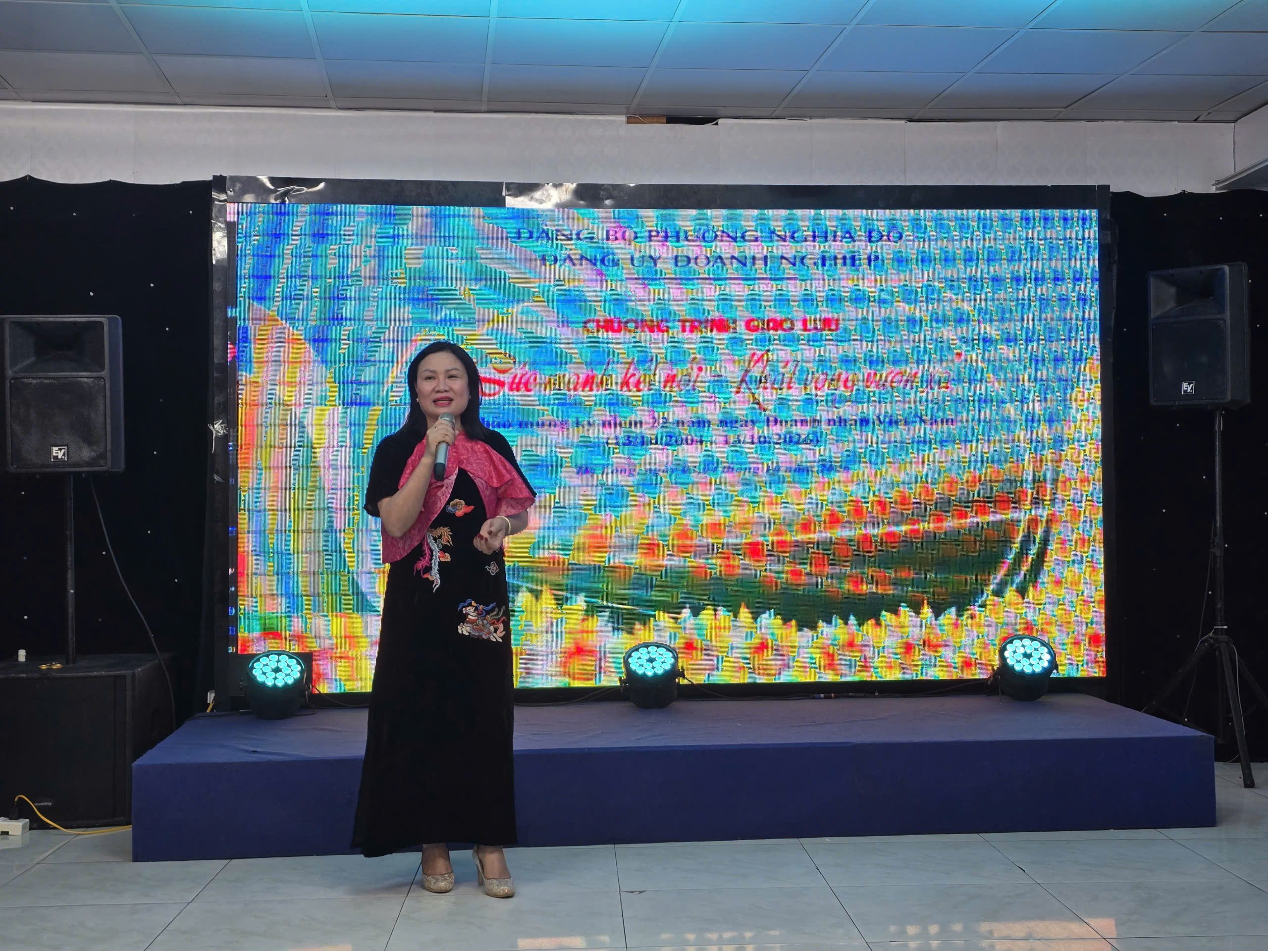 Đồng chí Nguyễn Thị Thanh - Phó Bí thư Thường trực Đảng ủy phường Nghĩa Đô phát biểu tại chương trình Đồng chí Nguyễn Thị Thanh - Phó Bí thư Thường trực Đảng ủy phường Nghĩa Đô phát biểu tại chương trình