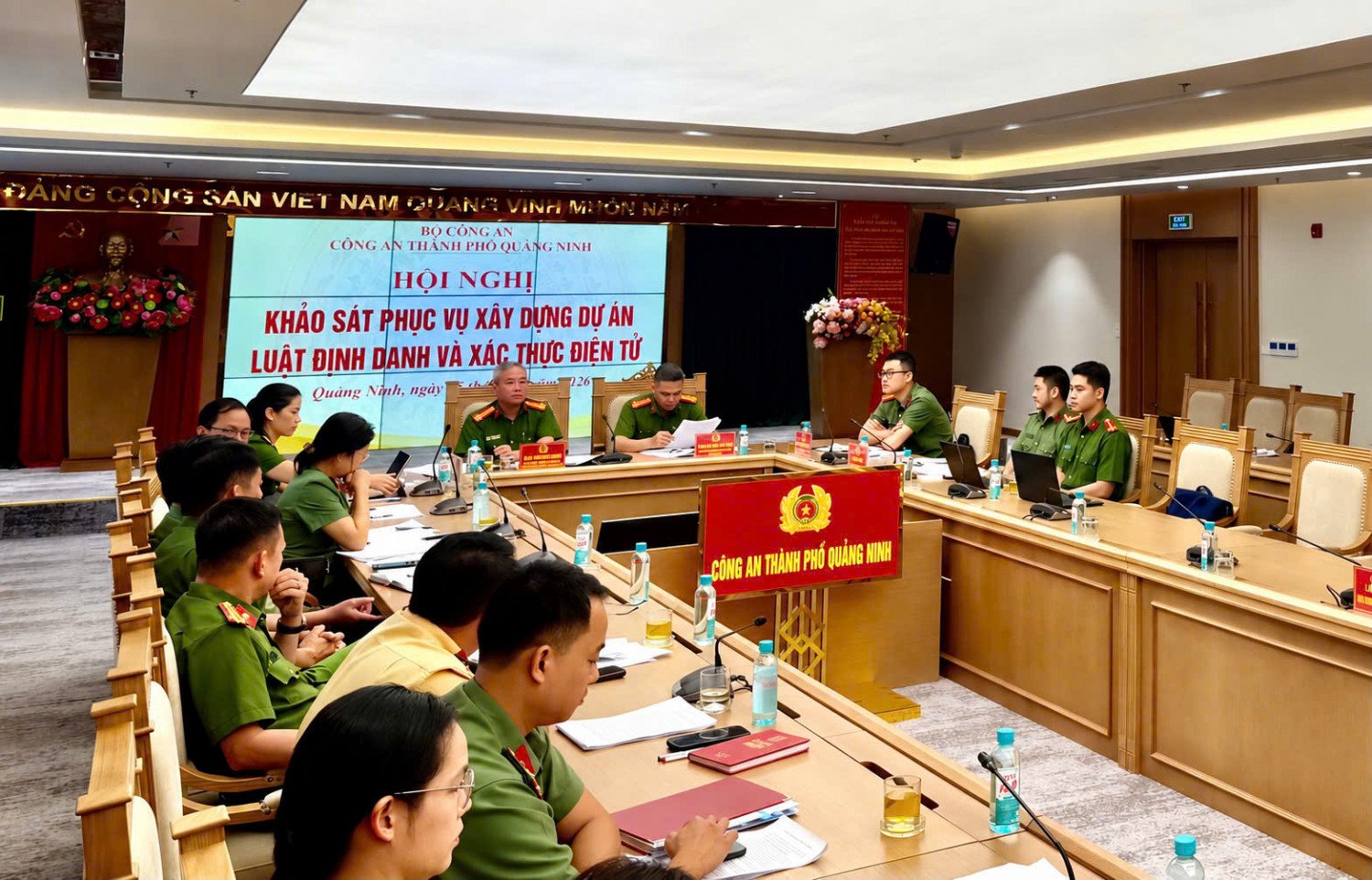 Công an thành phố Quảng Ninh phối hợp với Đoàn khảo sát của Bộ Công an tổ chức Hội nghị khảo sát phục vụ xây dựng dự án Luật Định danh và xác thực điện tử Công an thành phố Quảng Ninh phối hợp với Đoàn khảo sát của Bộ Công an tổ chức Hội nghị khảo sát phục vụ xây dựng dự án Luật Định danh và xác thực điện tử