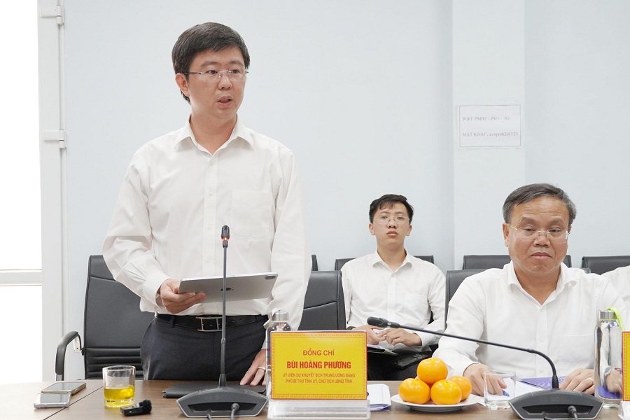 Chủ tịch UBND tỉnh Quảng Trị Bùi Hoàng Phương phát biểu tại buổi làm việc Chủ tịch UBND tỉnh Quảng Trị Bùi Hoàng Phương phát biểu tại buổi làm việc