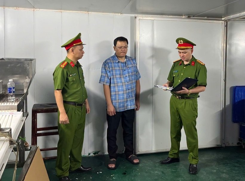 Công an TP. Hà Nội triệt phá cơ sở sản xuất, kinh doanh thực phẩm bổ sung có dấu hiệu giả mạo. Đồng thời, thu giữ, niêm phong hơn 1,2 triệu sản phẩm viên sủi các loại. Ảnh: Công an TP. Hà Nội Công an TP. Hà Nội triệt phá cơ sở sản xuất, kinh doanh thực phẩm bổ sung có dấu hiệu giả mạo. Đồng thời, thu giữ, niêm phong hơn 1,2 triệu sản phẩm viên sủi các loại. Ảnh: Công an TP. Hà Nội