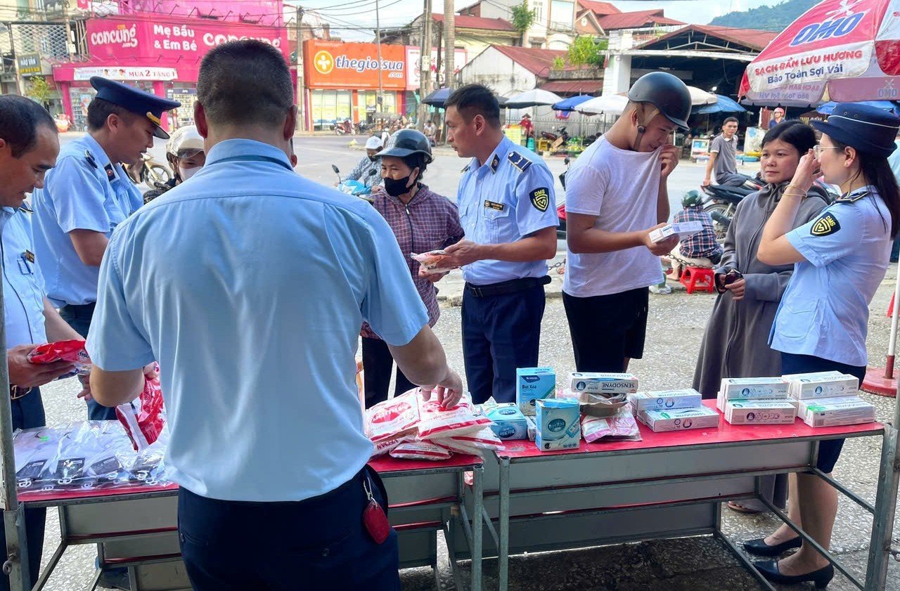 Chương trình nhận được sự hưởng ứng tham gia nhiệt tình của người dân địa phương Chương trình nhận được sự hưởng ứng tham gia nhiệt tình của người dân địa phương