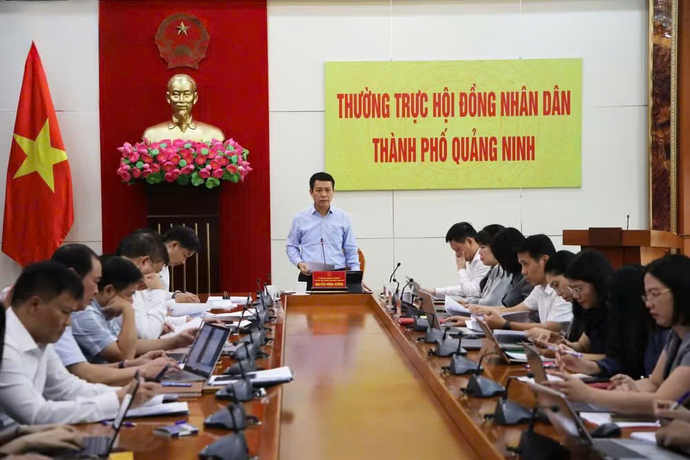 Ông Nguyễn Hồng Dương, Phó Chủ tịch Thường trực HĐND thành phố Quảng Ninh phát biểu tại buổi làm việc Ông Nguyễn Hồng Dương, Phó Chủ tịch Thường trực HĐND thành phố Quảng Ninh phát biểu tại buổi làm việc