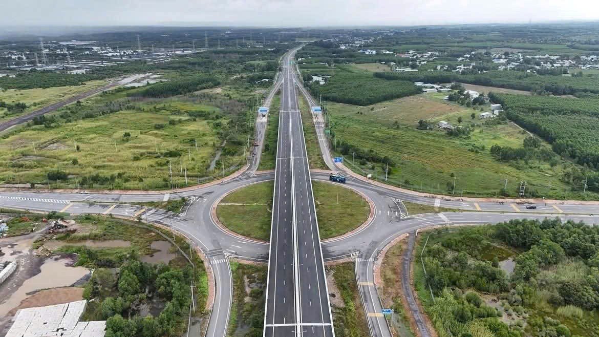 Cao tốc Bến Lức &ndash; Long Th&agrave;nh th&ocirc;ng xe to&agrave;n tuyến, mở rộng kết nối li&ecirc;n v&ugrave;ng v&agrave; tạo th&ecirc;m động lực ph&aacute;t triển cho bất động sản cửa ng&otilde; ph&iacute;a T&acirc;y TP.HCM.