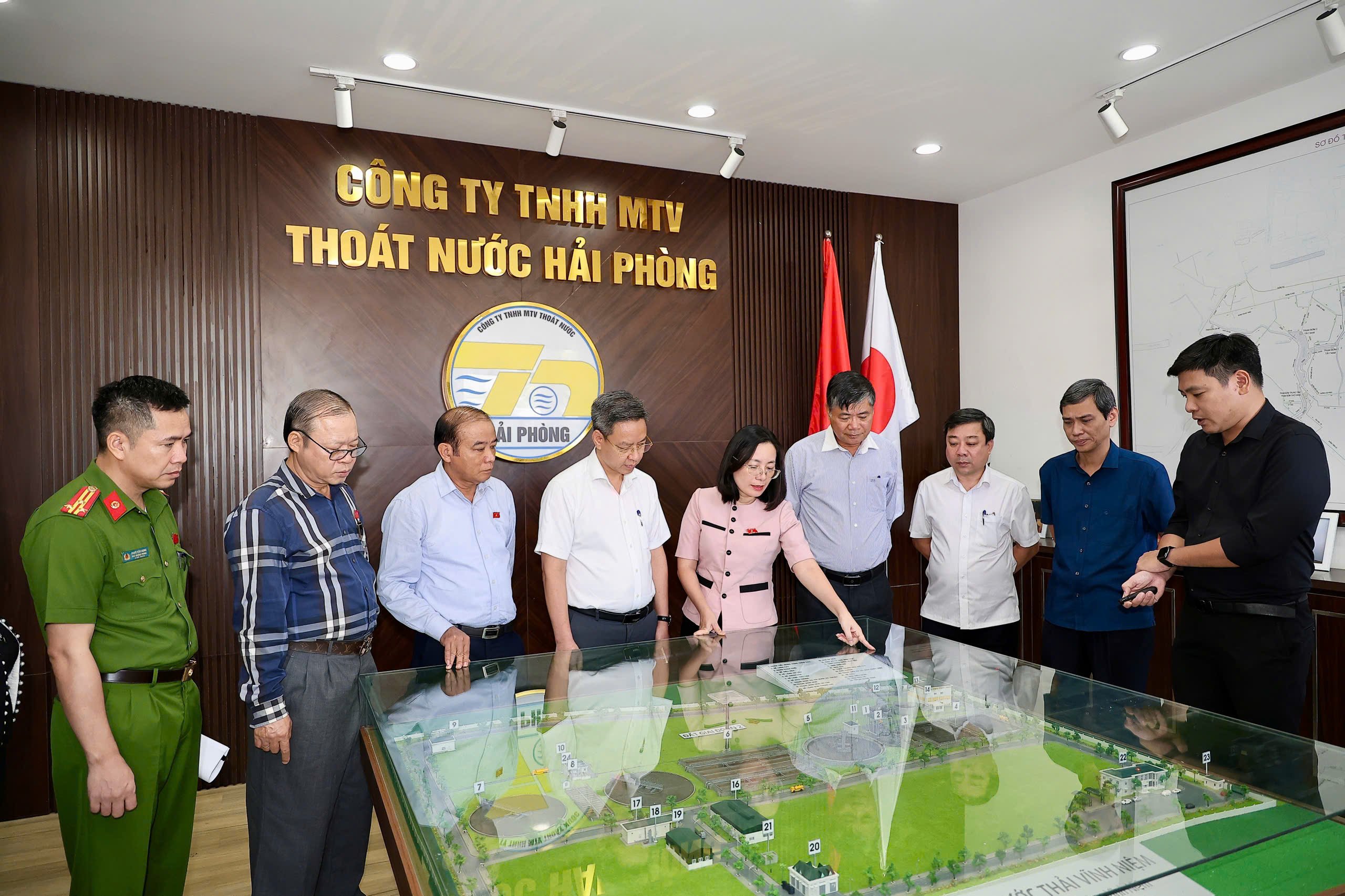 Đoàn đại biểu Quốc hội thành phố giám sát tại Công ty TNHH MTV Thoát nước Hải Phòng. Đoàn đại biểu Quốc hội thành phố giám sát tại Công ty TNHH MTV Thoát nước Hải Phòng.