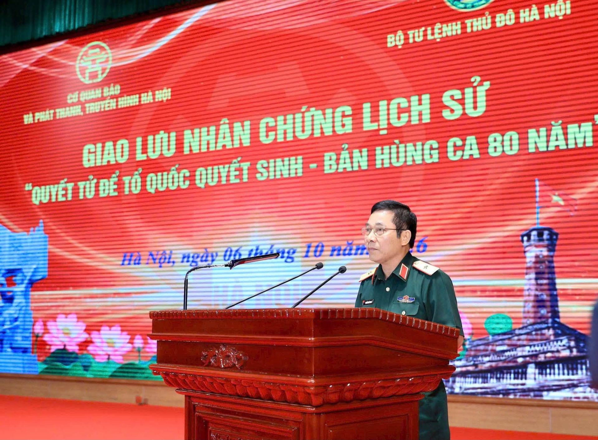 Đại diện Bộ Tư lệnh Thủ đ&ocirc; H&agrave; Nội ph&aacute;t biểu tại chương tr&igrave;nh giao lưu nh&acirc;n chứng lịch sử &ldquo;Quyết tử để Tổ quốc quyết sinh - Bản h&ugrave;ng ca 80 năm&rdquo;.