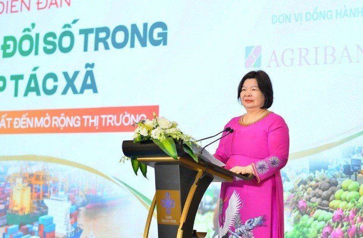 Bà Cao Xuân Thu Vân, Chủ tịch Liên minh Hợp tác xã Việt Nam phát biểu tại diễn đàn. Ảnh: PV Bà Cao Xuân Thu Vân, Chủ tịch Liên minh Hợp tác xã Việt Nam phát biểu tại diễn đàn. Ảnh: PV