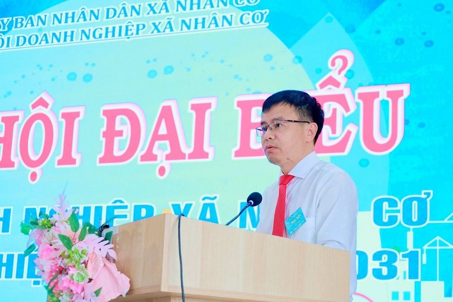 &Ocirc;ng Trần C&ocirc;ng Dũng, Ph&oacute; B&iacute; thư Đảng ủy, Chủ tịch UBND x&atilde; ph&aacute;t biểu tại đại hội.