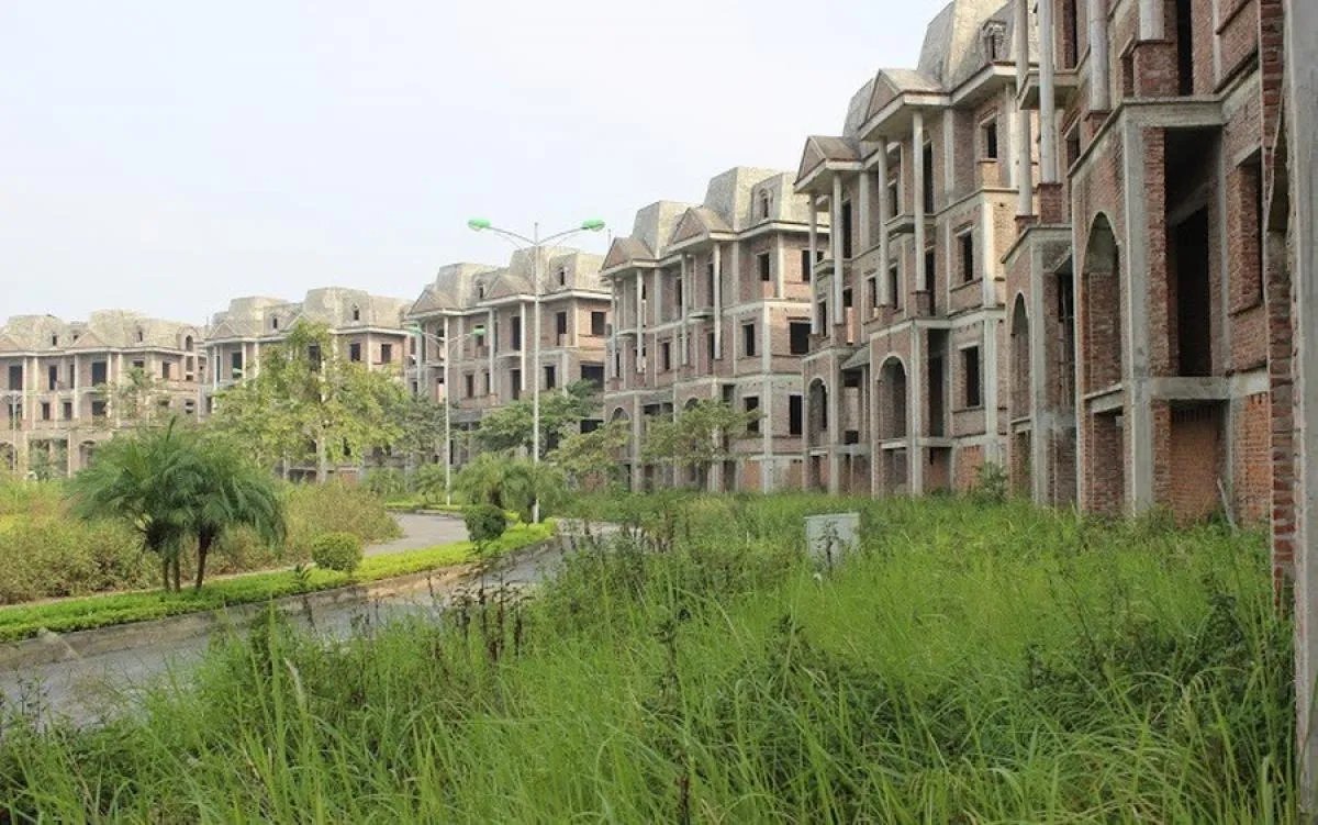 Đề xuất áp thuế 0,2% với đất bỏ hoang, chậm hoặc không đưa vào sử dụng nhằm tăng chi phí nắm giữ, qua đó hạn chế đầu cơ và thúc đẩy sử dụng đất hiệu quả. Đề xuất áp thuế 0,2% với đất bỏ hoang, chậm hoặc không đưa vào sử dụng nhằm tăng chi phí nắm giữ, qua đó hạn chế đầu cơ và thúc đẩy sử dụng đất hiệu quả.