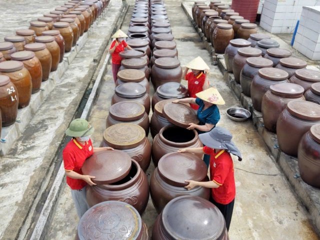 Cơ sở sản xuất nước mắm Ph&uacute; Khương của HTX Thu mua v&agrave; chế biến thủy hải sản Ph&uacute; Khương (x&atilde; Kỳ Xu&acirc;n, H&agrave; Tĩnh).