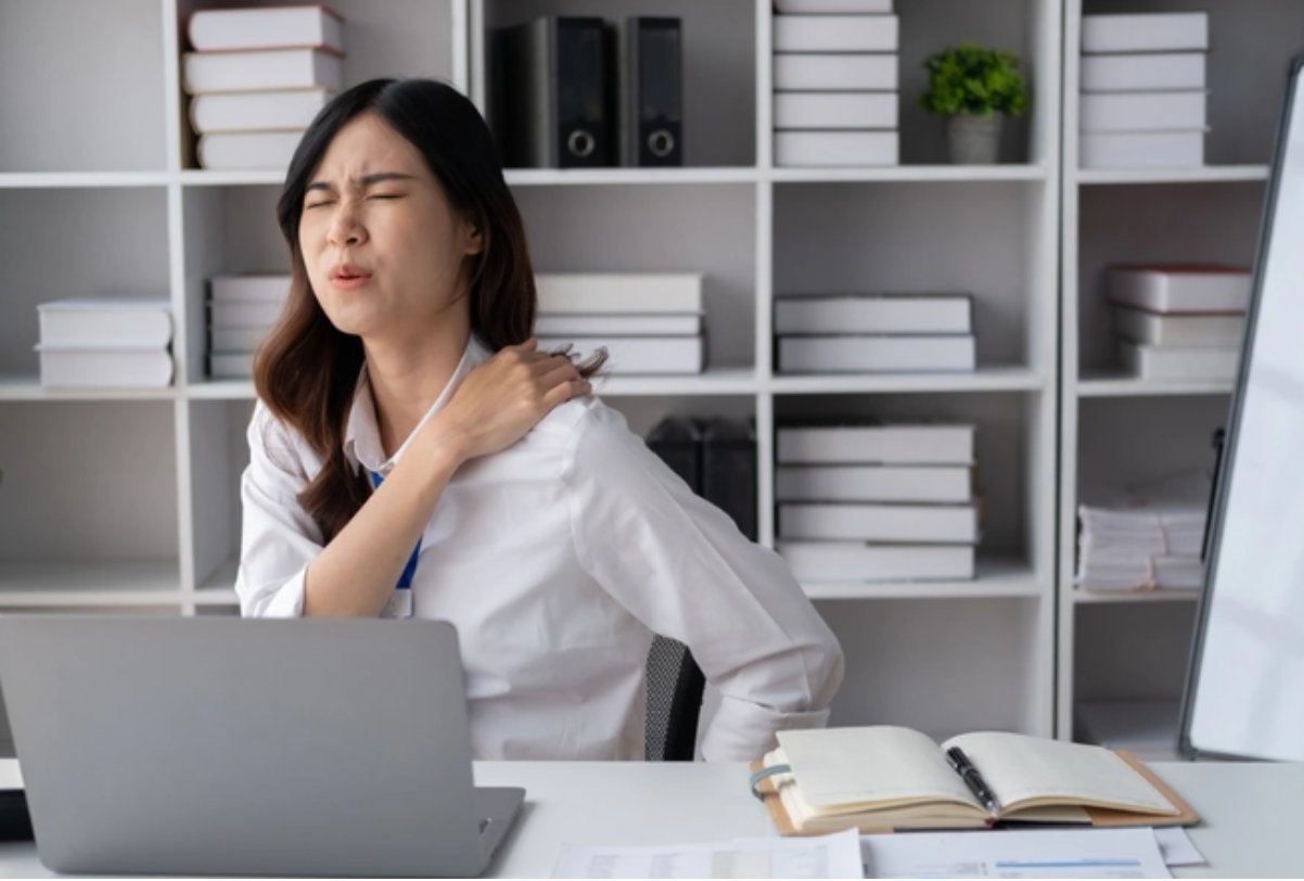 Thoát vị đĩa đệm cổ gây đau cổ vai gáy, tê bì tay Thoát vị đĩa đệm cổ gây đau cổ vai gáy, tê bì tay