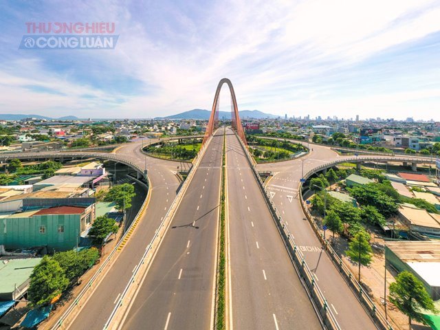 Cầu vượt Ng&atilde; Ba Huế. Ảnh Huỳnh Sơn.