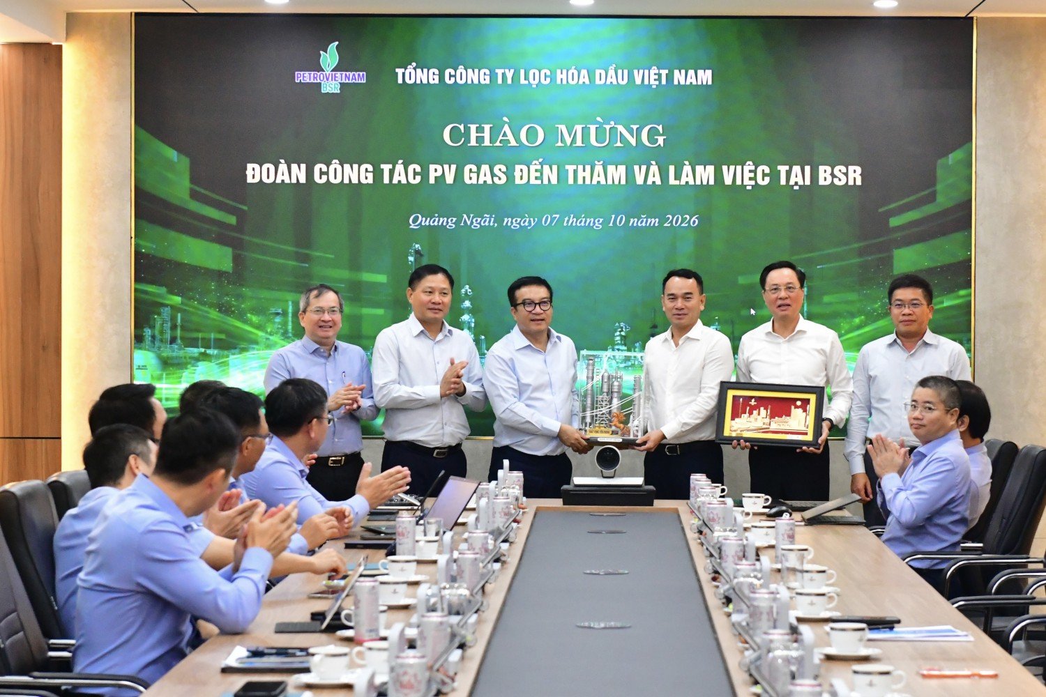 Hợp tác giữa BSR và PV GAS không chỉ phục vụ nhu cầu phát triển của mỗi đơn vị mà còn góp phần tăng cường sự gắn kết trong chuỗi giá trị, phát huy sức mạnh tổng hợp và nâng cao năng lực cạnh tranh của PETROVIETNAM Hợp tác giữa BSR và PV GAS không chỉ phục vụ nhu cầu phát triển của mỗi đơn vị mà còn góp phần tăng cường sự gắn kết trong chuỗi giá trị, phát huy sức mạnh tổng hợp và nâng cao năng lực cạnh tranh của PETROVIETNAM