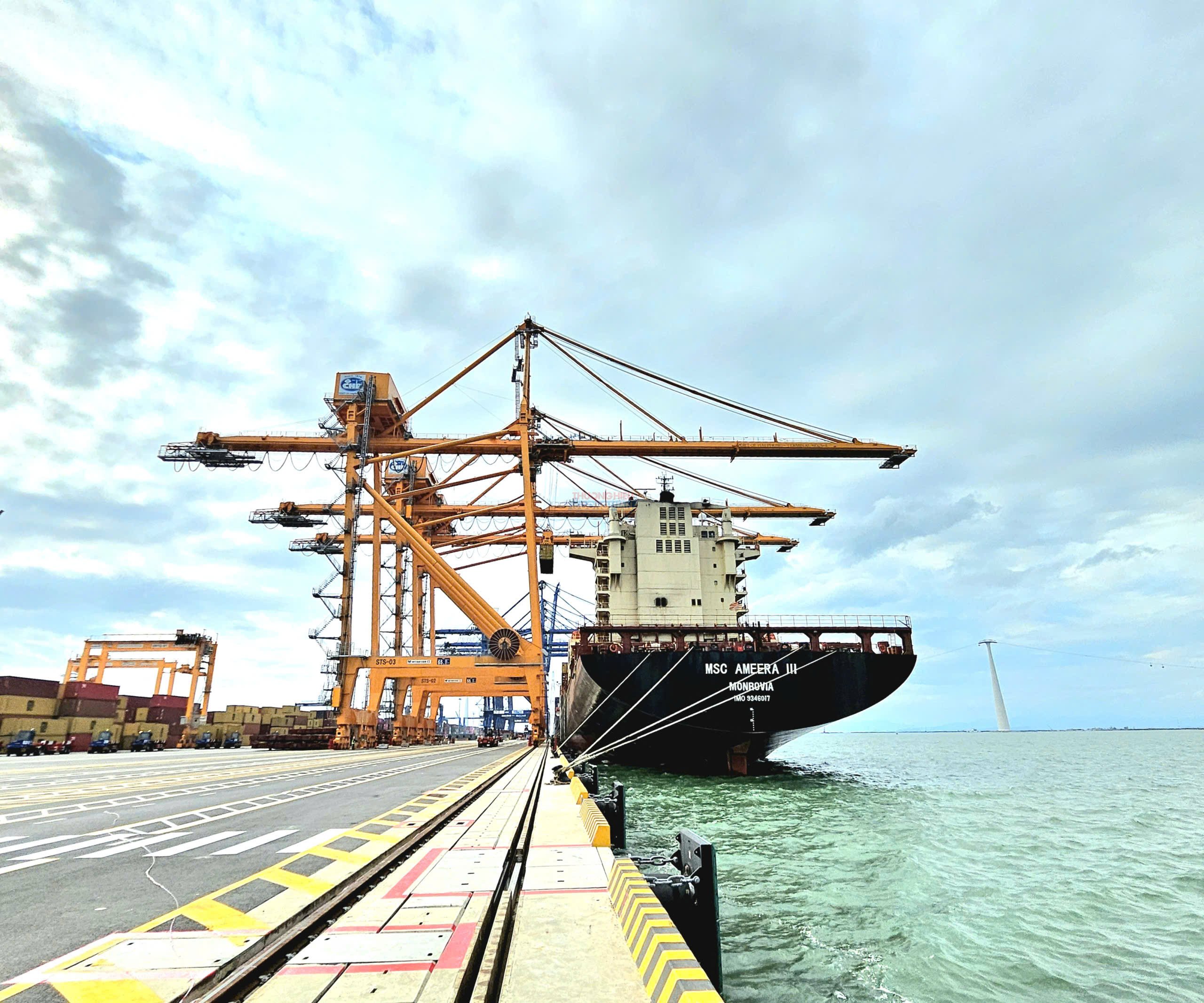 Hệ thống logistics của Hải Phòng vẫn đang tồn tại những điểm nghẽn nghiêm trọng, kìm hãm đà bứt phá vươn ra toàn cầu. Hệ thống logistics của Hải Phòng vẫn đang tồn tại những điểm nghẽn nghiêm trọng, kìm hãm đà bứt phá vươn ra toàn cầu.