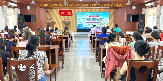 Các cơ sở giáo dục tại phường An Hải được hướng dẫn kiểm thực ba bước và truy xuất nguồn gốc thực phẩm trước năm học 2026–2027. Ảnh: Cổng thông tin TP Đà Nẵng. Các cơ sở giáo dục tại phường An Hải được hướng dẫn kiểm thực ba bước và truy xuất nguồn gốc thực phẩm trước năm học 2026–2027. Ảnh: Cổng thông tin TP Đà Nẵng.
