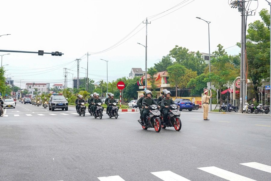 Tổ 785 ra qu&acirc;n