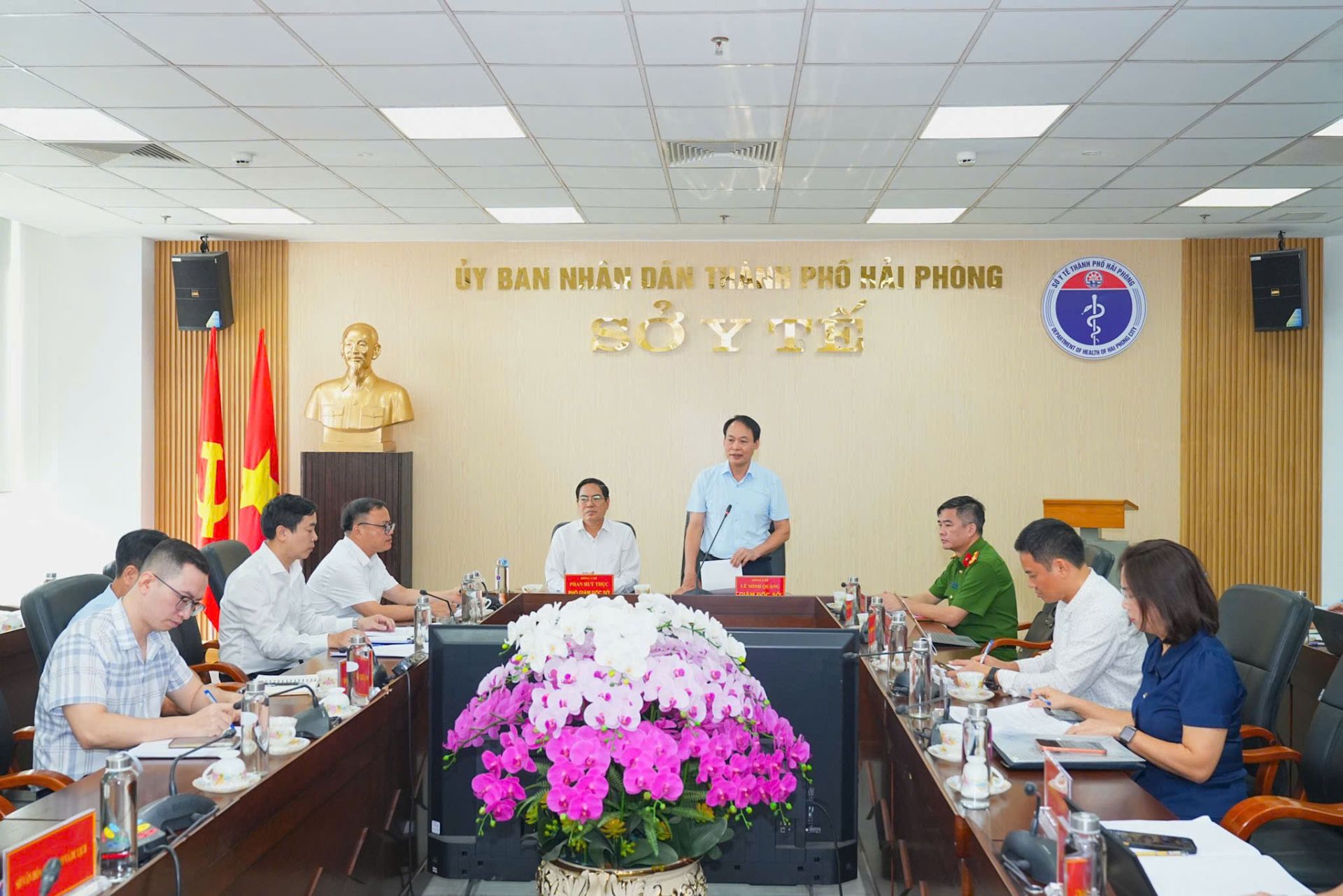 Đồng chí Lê Minh Quang, Giám đốc Sở Y tế chủ trì Hội nghị. Đồng chí Lê Minh Quang, Giám đốc Sở Y tế chủ trì Hội nghị.