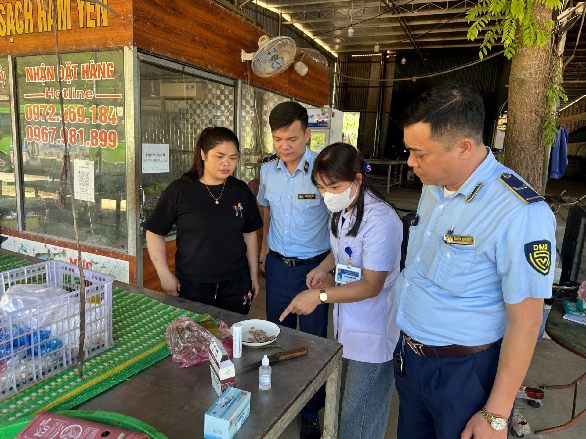 Lực lượng phối hợp tra trao đổi, hướng dẫn cơ sở về các yêu cầu bảo đảm an toàn vệ sinh thực phẩm Lực lượng phối hợp tra trao đổi, hướng dẫn cơ sở về các yêu cầu bảo đảm an toàn vệ sinh thực phẩm