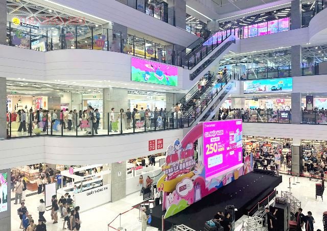 Thương hiệu Aeon Mall Nhật Bản đầu tiên chính thức khai trương tại Thanh Khê TP.Đà Nẵng, có không gian trung tâm thương mại với 4 tầng, diện tích sàn thương mại khoảng 30.000 m2. Thương hiệu Aeon Mall Nhật Bản đầu tiên chính thức khai trương tại Thanh Khê TP.Đà Nẵng, có không gian trung tâm thương mại với 4 tầng, diện tích sàn thương mại khoảng 30.000 m2.