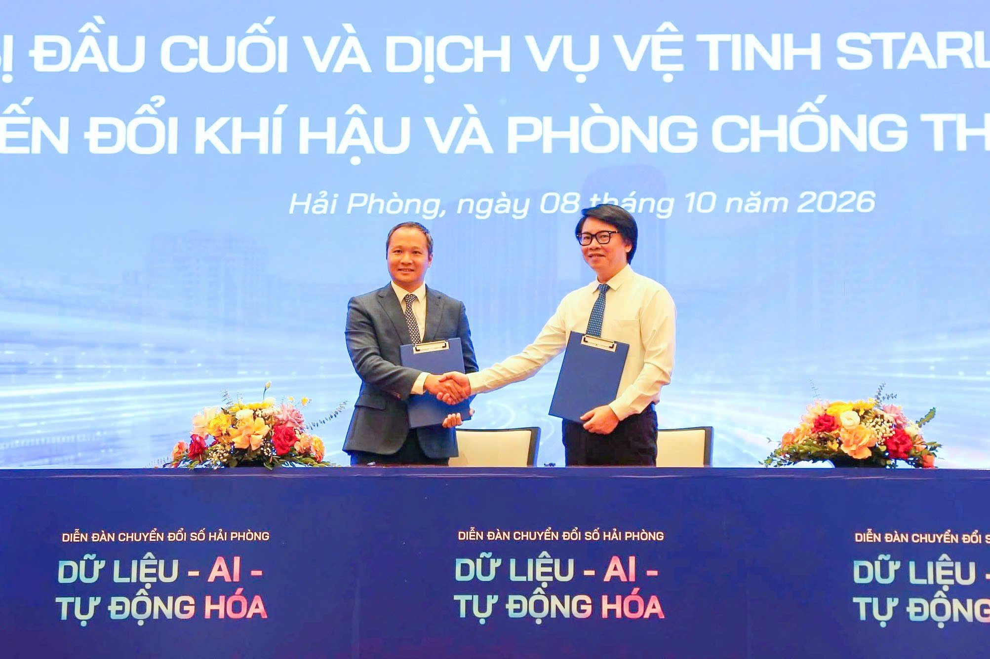 ở Khoa học v&agrave; C&ocirc;ng nghệ th&agrave;nh phố Hải Ph&ograve;ng v&agrave; C&ocirc;ng ty TNHH Starlink Services Việt Nam b&agrave;n giao thiết bị đầu cuối v&agrave; dịch vụ vệ tinh Starlink.