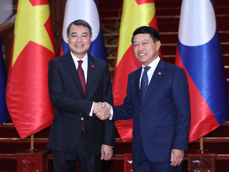 Thủ tướng L&ecirc; Minh Hưng v&agrave; Thủ tướng L&agrave;o Saleumxay Kommasith - Ảnh: chinhphu.vn/Nhật Bắc
