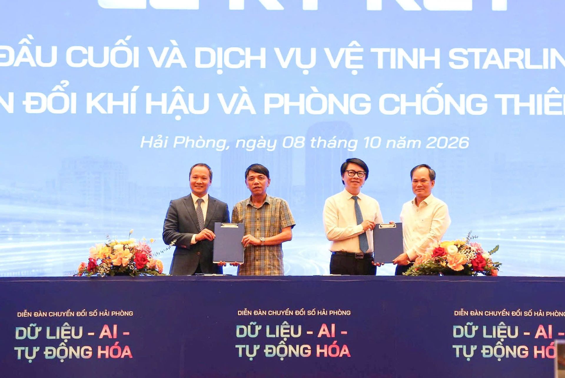 Sở Khoa học v&agrave; C&ocirc;ng nghệ th&agrave;nh phố Hải Ph&ograve;ng v&agrave; C&ocirc;ng ty TNHH Starlink Services Việt Nam b&agrave;n giao thiết bị đầu cuối v&agrave; dịch vụ vệ tinh Starlink cho đặc khu Bạch Long Vỹ v&agrave; đặc khu C&aacute;t Hải.