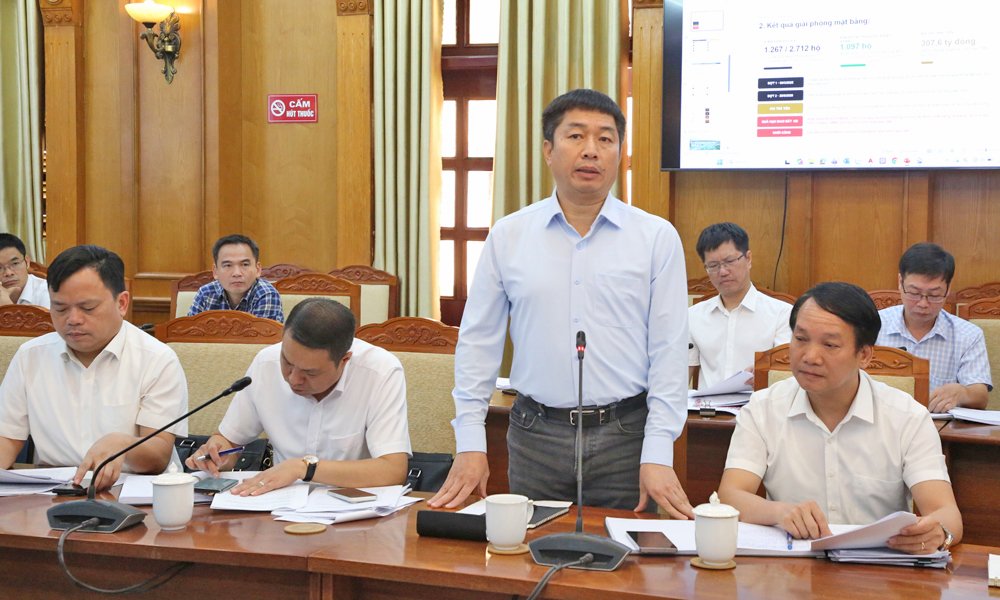 Đại diện nh&agrave; đầu tư ph&aacute;t biểu.