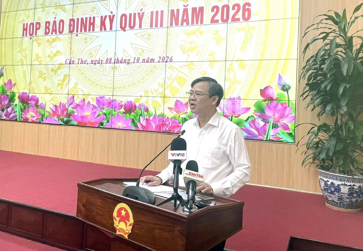 Chủ tịch UBND TP. Cần Thơ Trương Cảnh Tuy&ecirc;n ph&aacute;t biểu chỉ đạo Họp b&aacute;o